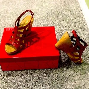 AEROSOLES - memory foam heel